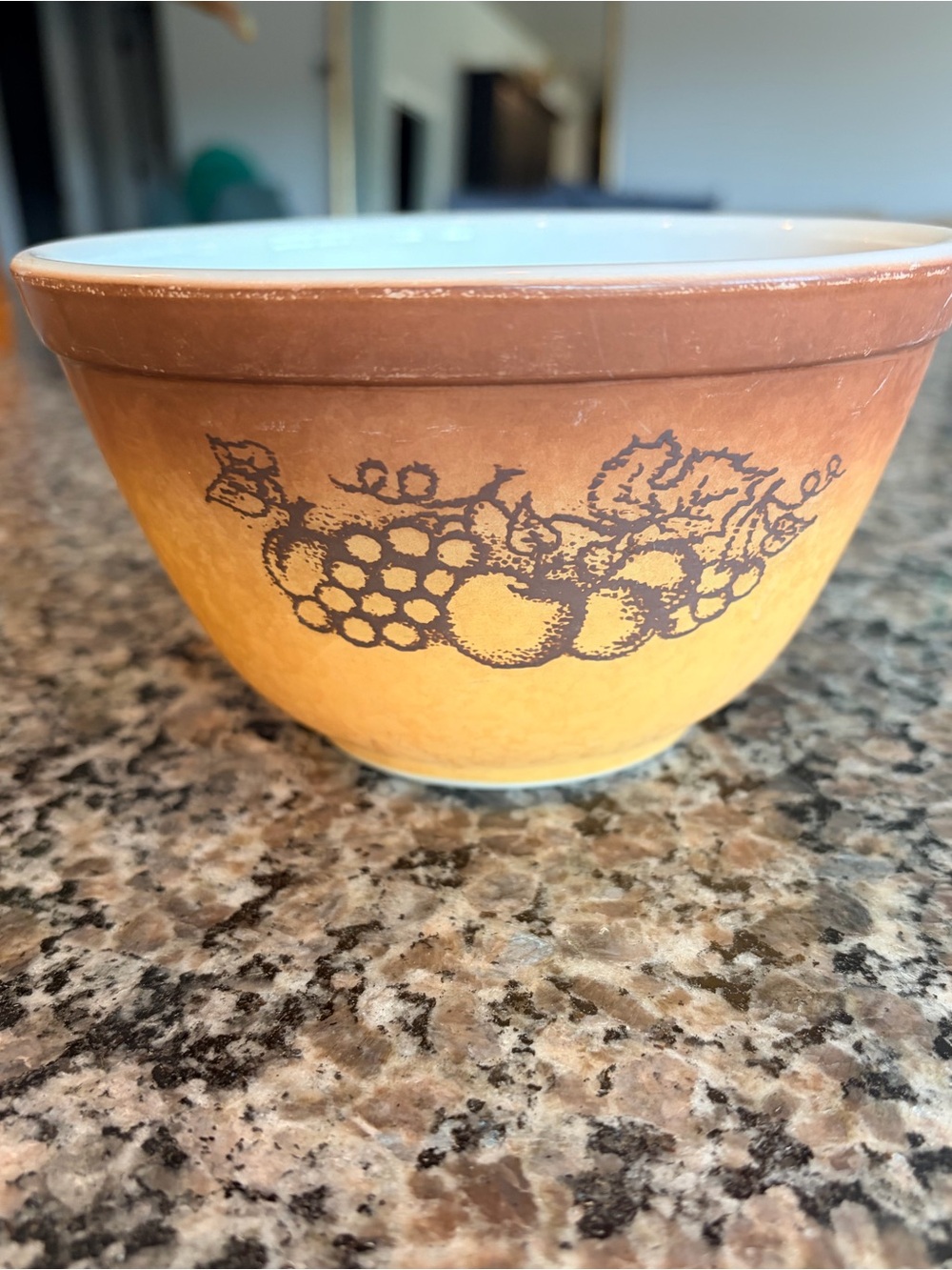 Vintage Pyrex 750 ml Yellow and Brown Grape Motif Ceramic Bowl